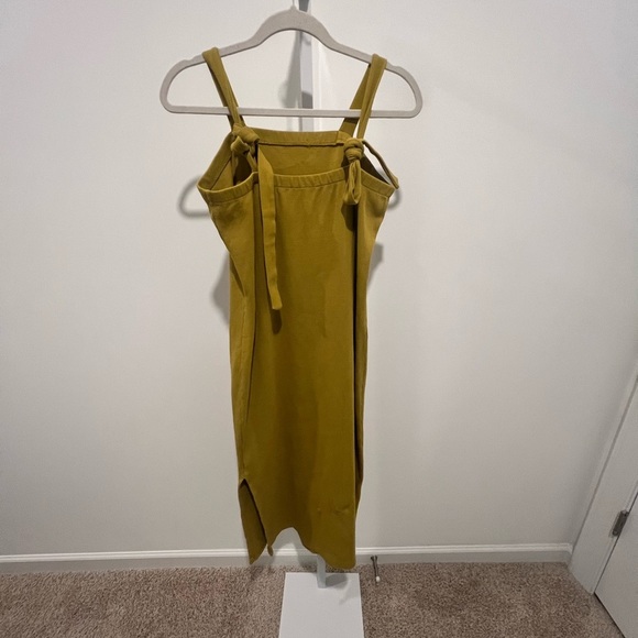 Elegant Yellow Cross-Back Dress - Picture 4 of 5